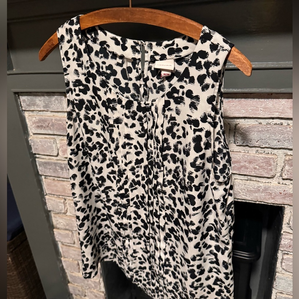 Medium - Merona summer sleeveless blouse with black and white print